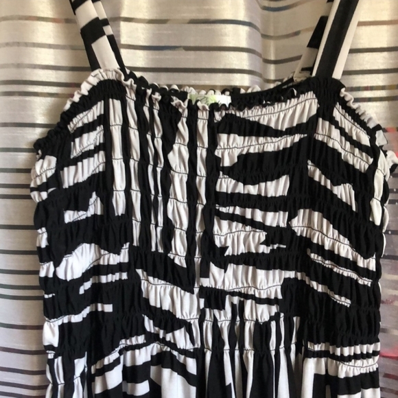 Beach coverup 🏝 - Picture 2 of 2